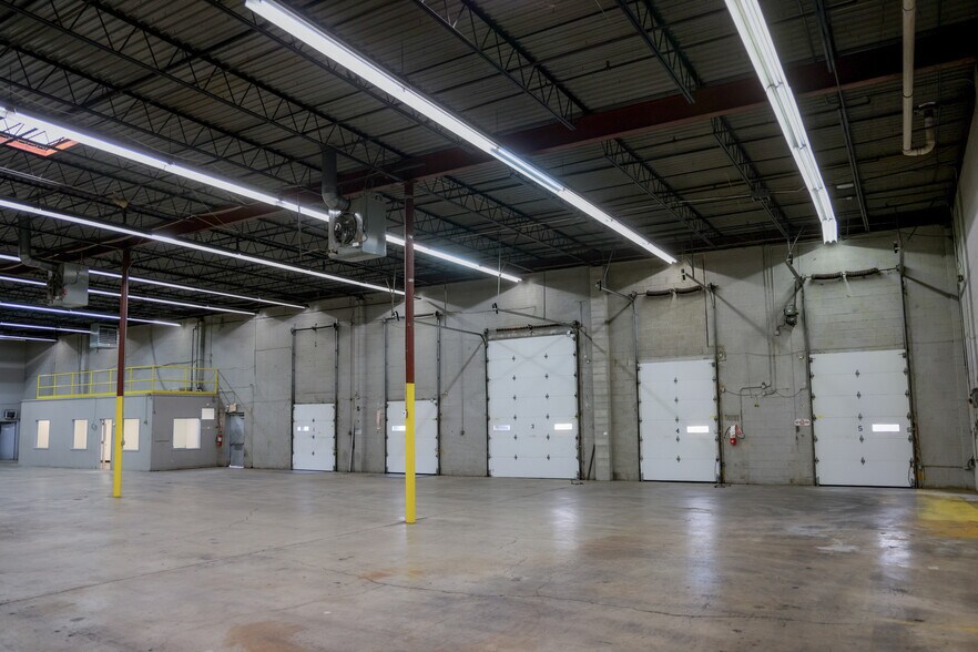 More Photos Of 135 W Commercial Ave, Moonachie Warehouse For Lease