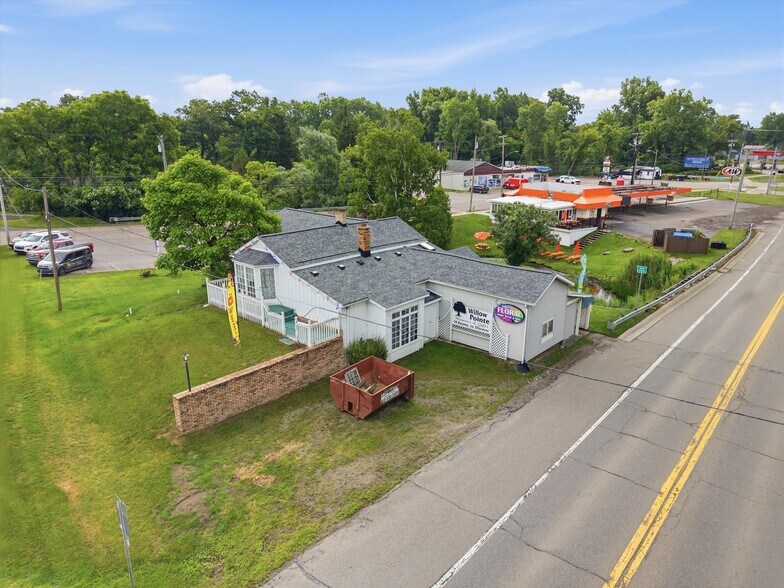 More Photos Of 425 S Ortonville Rd, Ortonville Freestanding For Sale