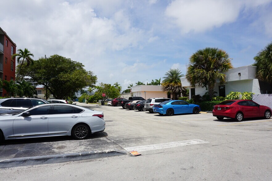 More Photos Of 16870-16880 NE 19th Ave, North Miami Beach Medical For Lease