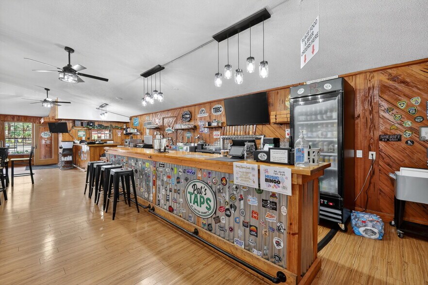 More Photos Of 2396 N Country Road 470, Lake Panasoffkee General Retail For Sale