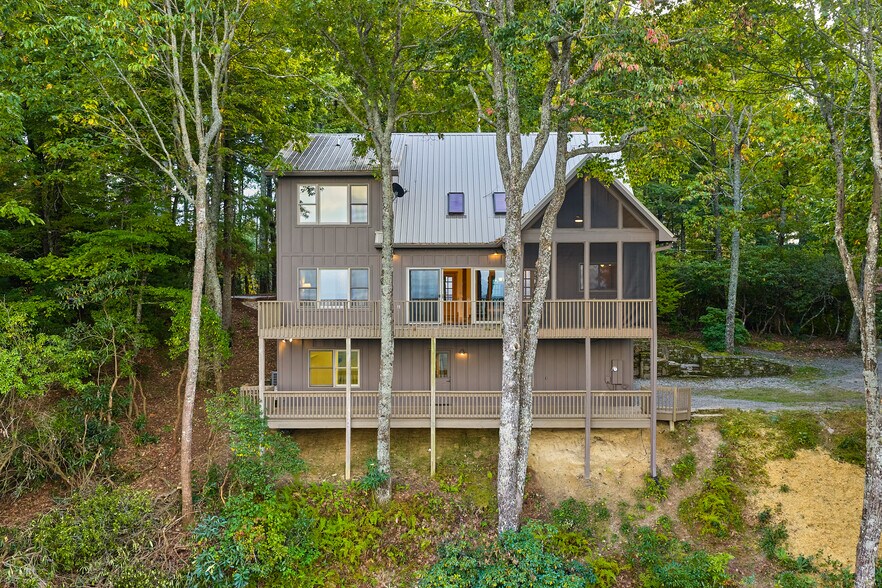 More Photos Of 243 Ridgeline Dr, Brevard Specialty For Sale