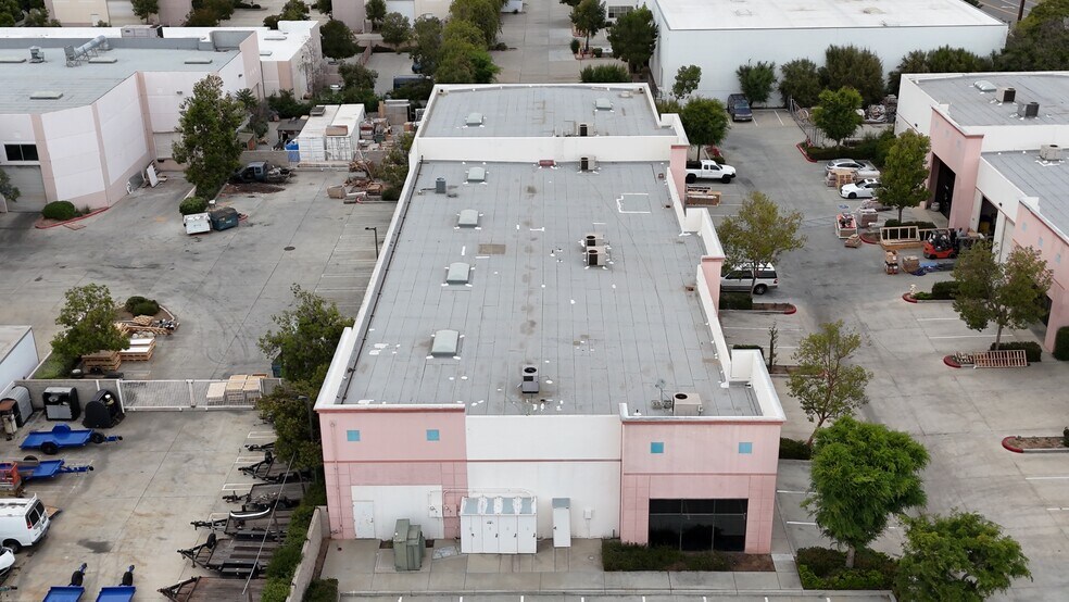 More Photos Of 18501 Collier Ave, Lake Elsinore Warehouse For Lease