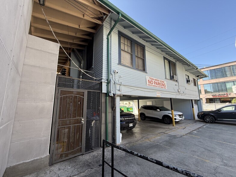 More Photos Of 1303 Rycroft St, Honolulu Restaurant For Lease