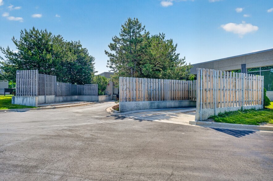 More Photos Of 2350 Ravine Way, Glenview Medical For Lease
