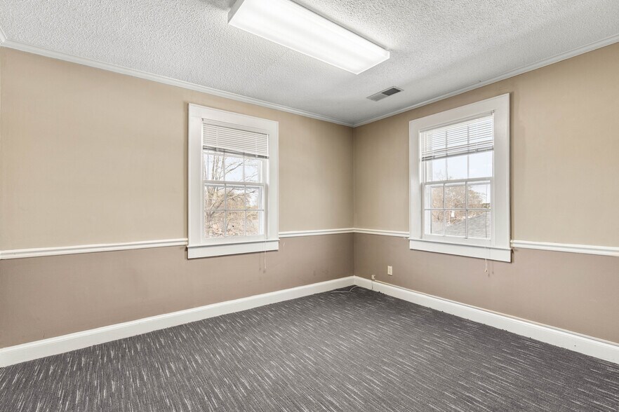 More Photos Of 302 N White St, Lancaster Office For Sale