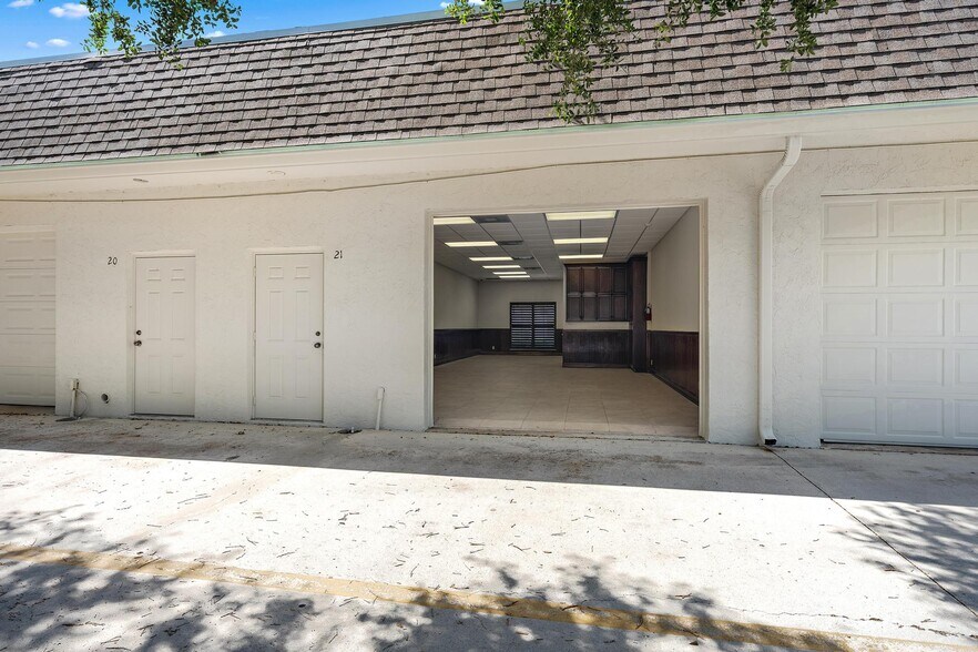 More Photos Of 212 N U.S. Hwy 1, Tequesta Warehouse For Lease