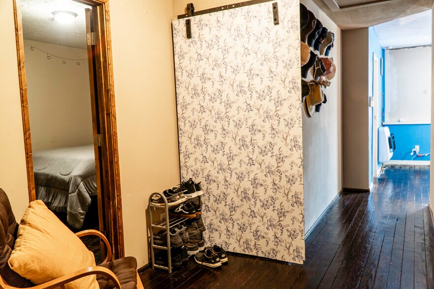 More Photos Of 120 N Main St, Yale Light Manufacturing For Sale