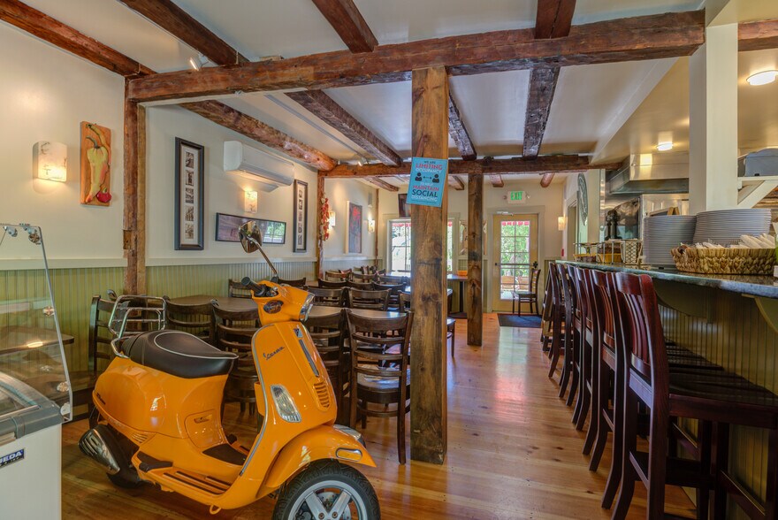 More Photos Of 200 Shore Rd, Ogunquit Restaurant For Sale
