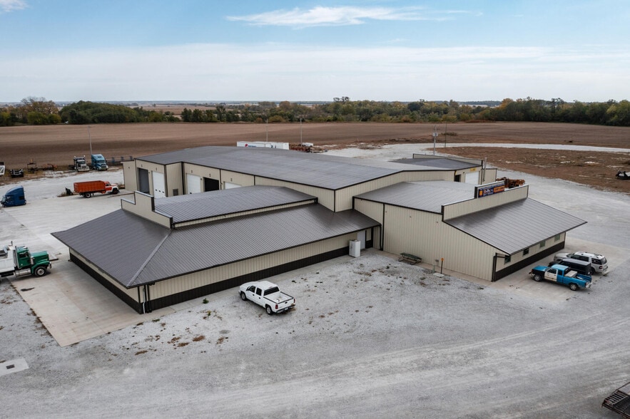 More Photos Of 25137 Outer Road 27, Wayland Auto Repair For Lease