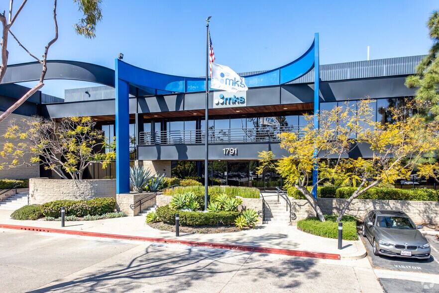 More Photos Of 1791 Deere Ave, Irvine Manufacturing For Lease