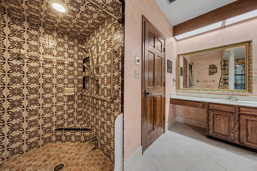 More Photos Of 2160 Laurence Dr, Clearwater Office For Sale