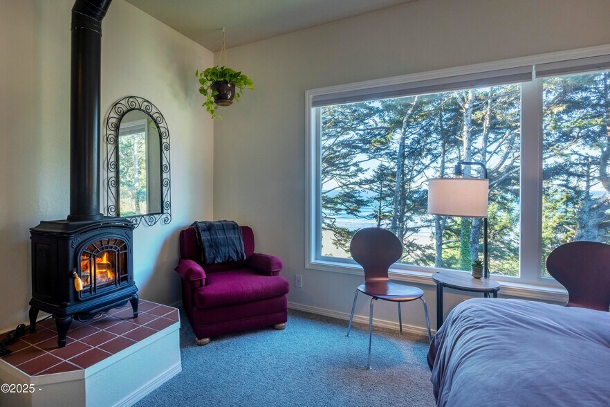 More Photos Of 4925 NW Woody Way, Newport Specialty For Sale