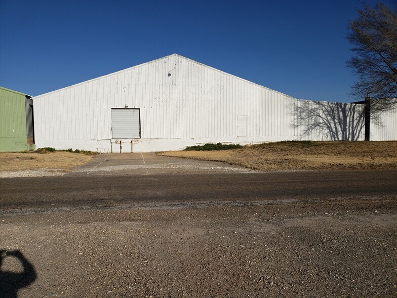 More Photos Of 505 US 87, Tulia Unknown For Lease
