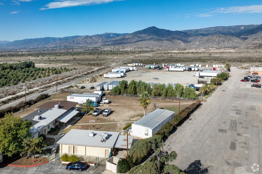 More Photos Of 9441-9477 N Opal Ave, Mentone Distribution For Lease