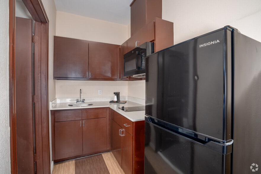 More Photos Of 5525 7th St, Bay City Hotel For Sale