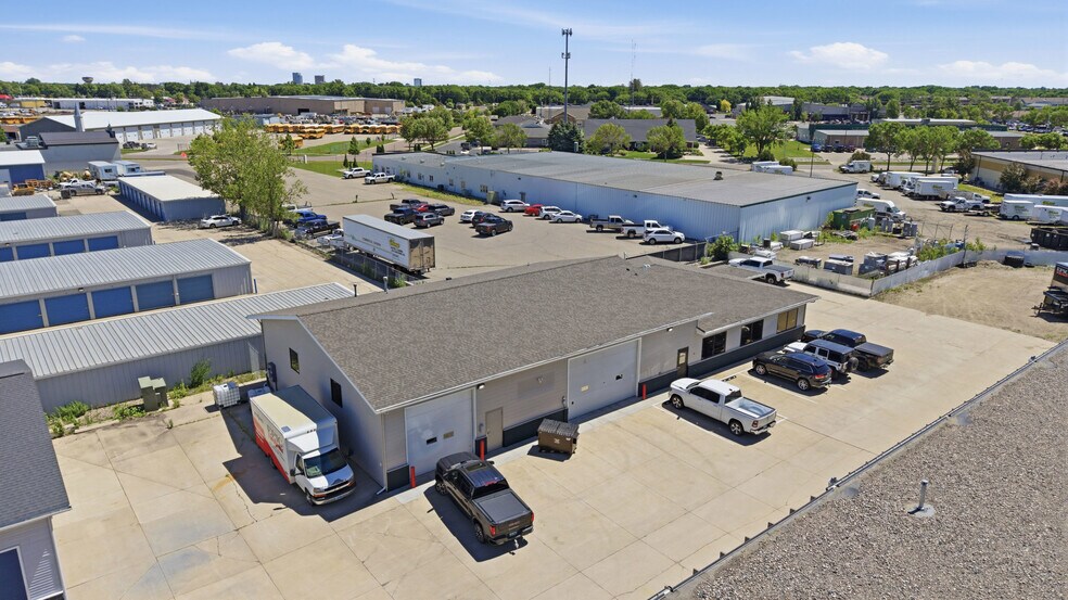More Photos Of 2942 S Fiechtnet Dr, Fargo Warehouse For Sale