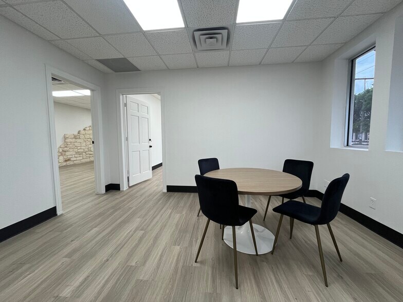 More Photos Of 400 E St Elmo Rd, Austin Unknown For Lease