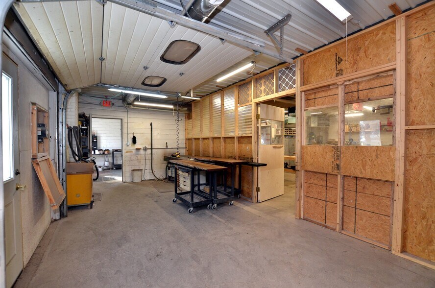 More Photos Of 514 Railroad Ave, Viroqua Manufacturing For Sale