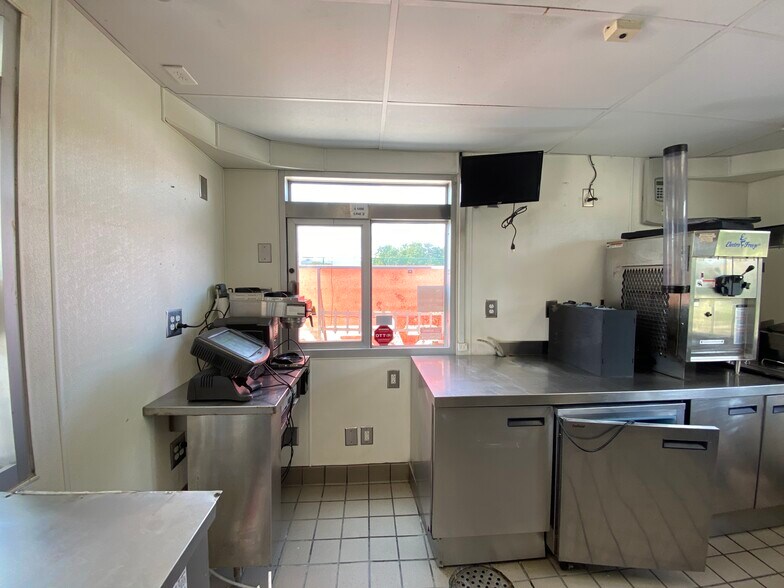 More Photos Of 3329 Rainbow Dr, Rainbow City Fast Food For Sale