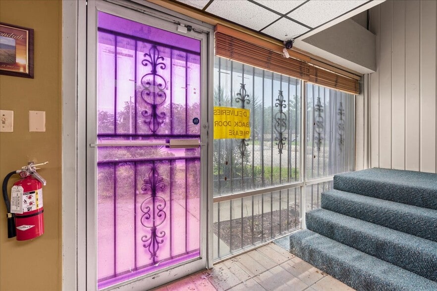 More Photos Of 1001 NE Waldo Rd, Gainesville Office For Sale