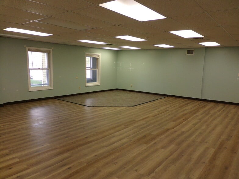 More Photos Of 401 Gilford Ave, Gilford Office For Lease
