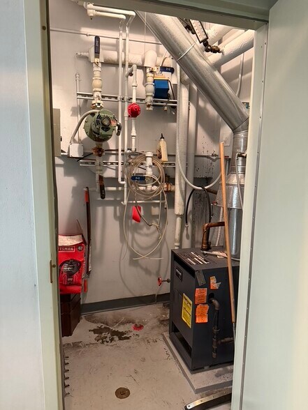 More Photos Of 34 W Washington St, Chagrin Falls Medical For Sale