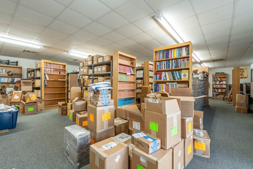 More Photos Of 1430 Willis Dr, Bloomington Warehouse For Sale