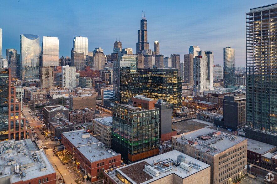 More Photos Of 215 N Peoria St, Chicago Office For Sale