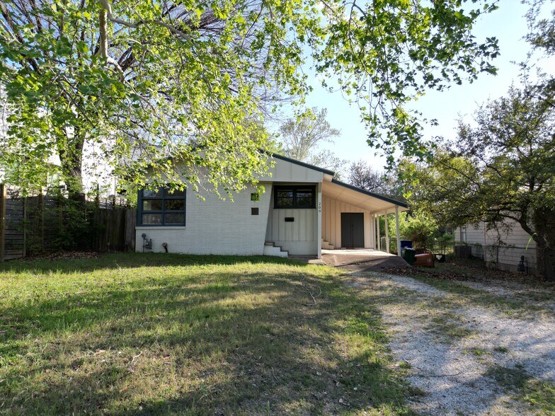 More Photos Of 205-209 Woodward St, Austin Land For Sale