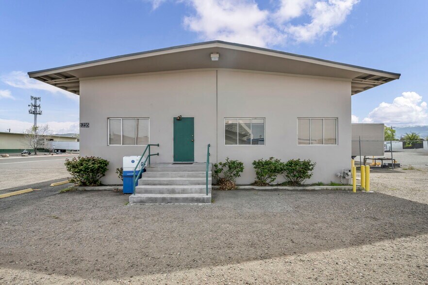More Photos Of 1235 Glendale Ave, Sparks Truck Terminal For Lease