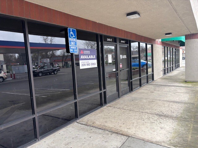 More Photos Of 3410 W Hammer Ln, Stockton Freestanding For Lease
