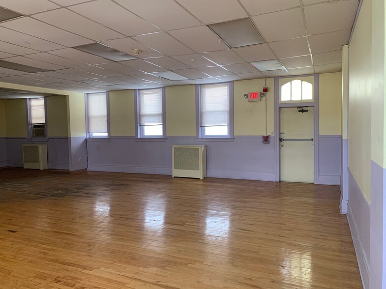 More Photos Of 238 Berkeley Ave, Newark Daycare Center For Sale