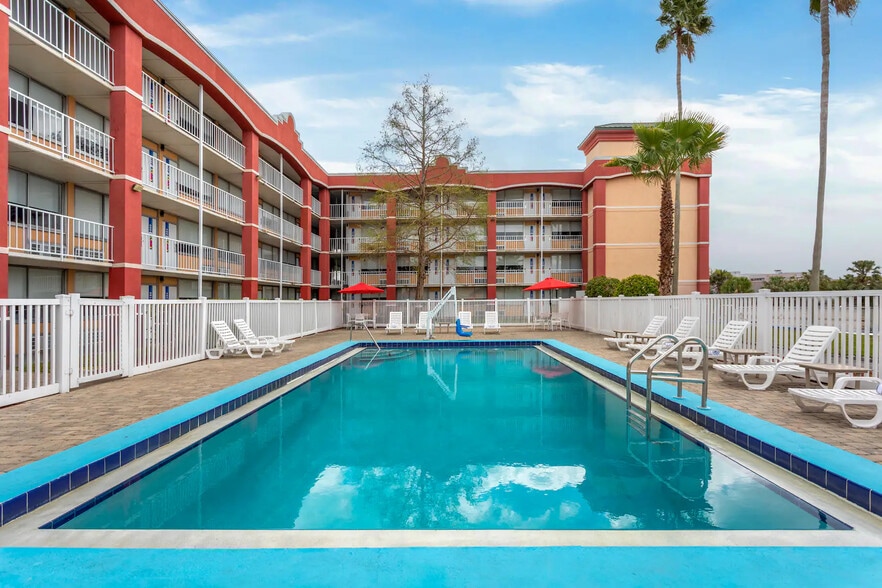 More Photos Of 2500 33rd St, Orlando Hotel For Sale