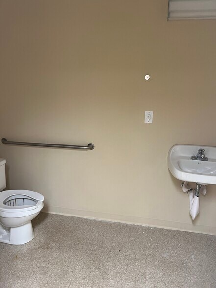 More Photos Of 4388 Sudderth Rd, Buford Warehouse For Sale