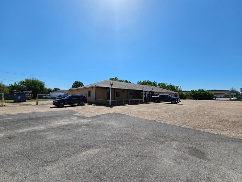 More Photos Of 8611 Martin Luther King Blvd, Houston Freestanding For Sale