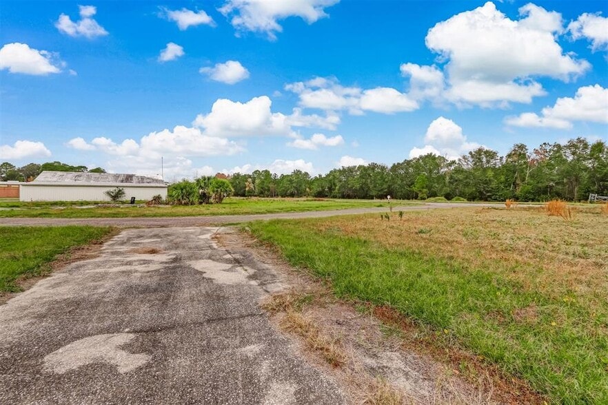 More Photos Of 96168 Cessna Dr, Yulee Airplane Hangar For Sale