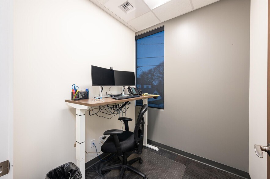 More Photos Of 1609-1611 Broadway St, Bellingham Office For Lease