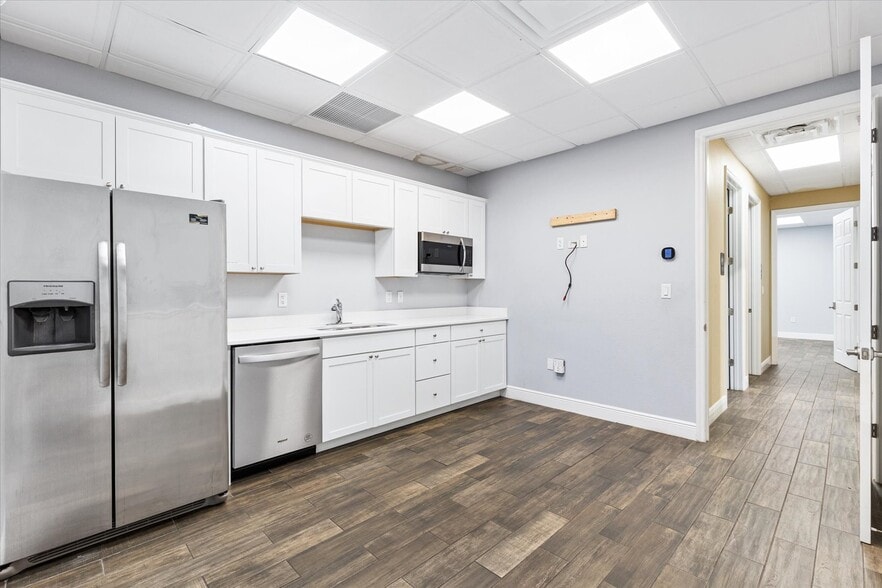 More Photos Of 1818 Greenleaf Ln, Leesburg Warehouse For Lease