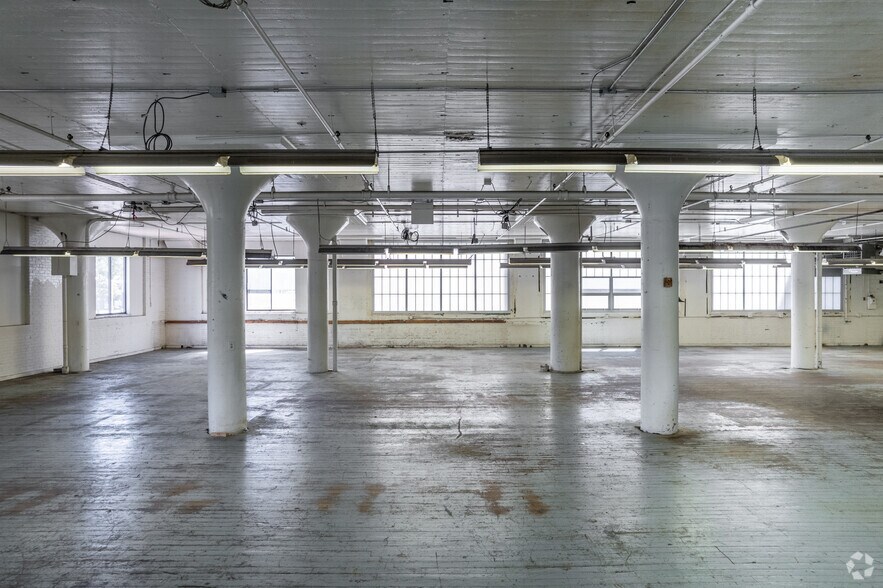 More Photos Of 290 Pratt St, Meriden Light Manufacturing For Lease