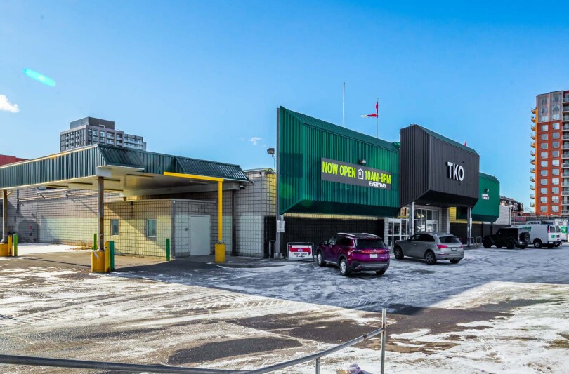 More Photos Of 1319 Bloor St W, Toronto Freestanding For Lease