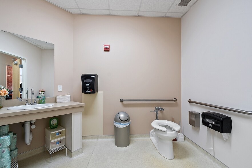 More Photos Of 25 Marston St, Lawrence Medical For Sale