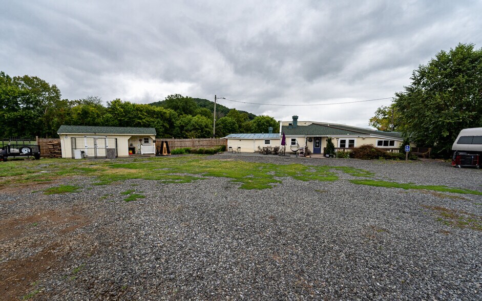 More Photos Of 12167 Lee Hwy, Sperryville Veterinarian Kennel For Sale