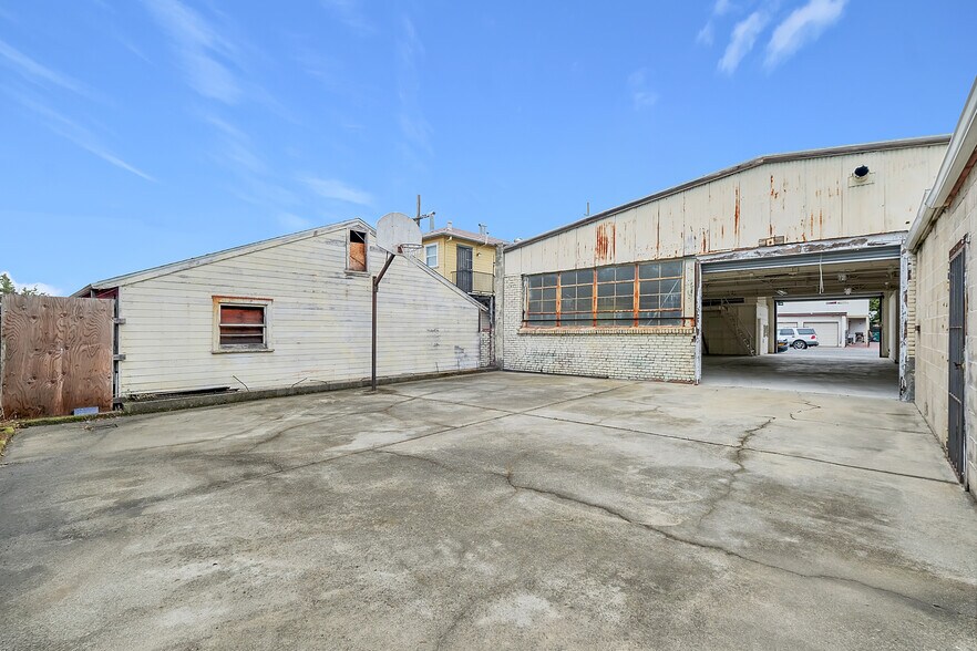 More Photos Of 2860 38th Ave, Oakland Auto Repair For Sale