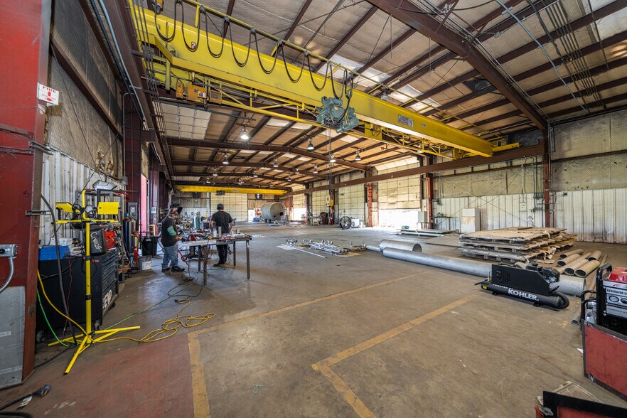 More Photos Of 2103 E SH 31, Kilgore Warehouse For Lease