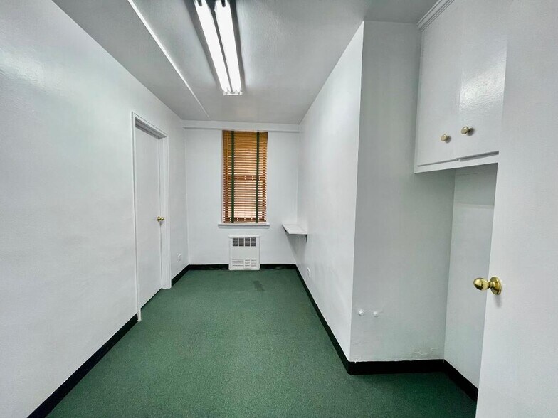 More Photos Of 10025 Queens Blvd, Forest Hills Apartments For Sale