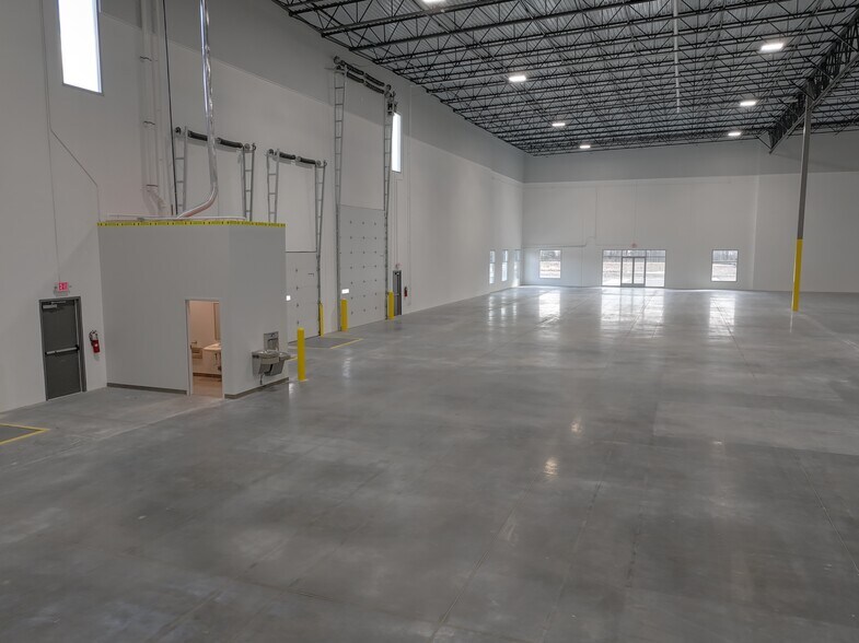 More Photos Of 5601 Chudoba Pky, Prince George Distribution For Lease