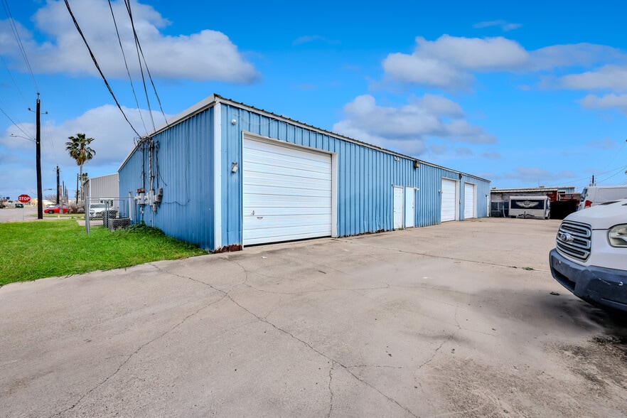 More Photos Of 3801 Saturn Rd, Corpus Christi Warehouse For Sale