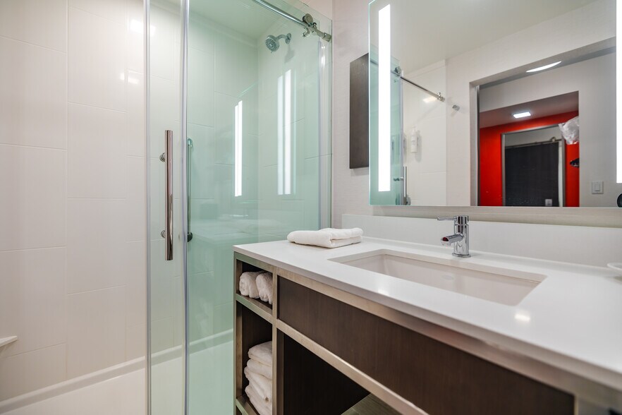 More Photos Of 14275 Lincoln St, Thornton Hotel For Sale