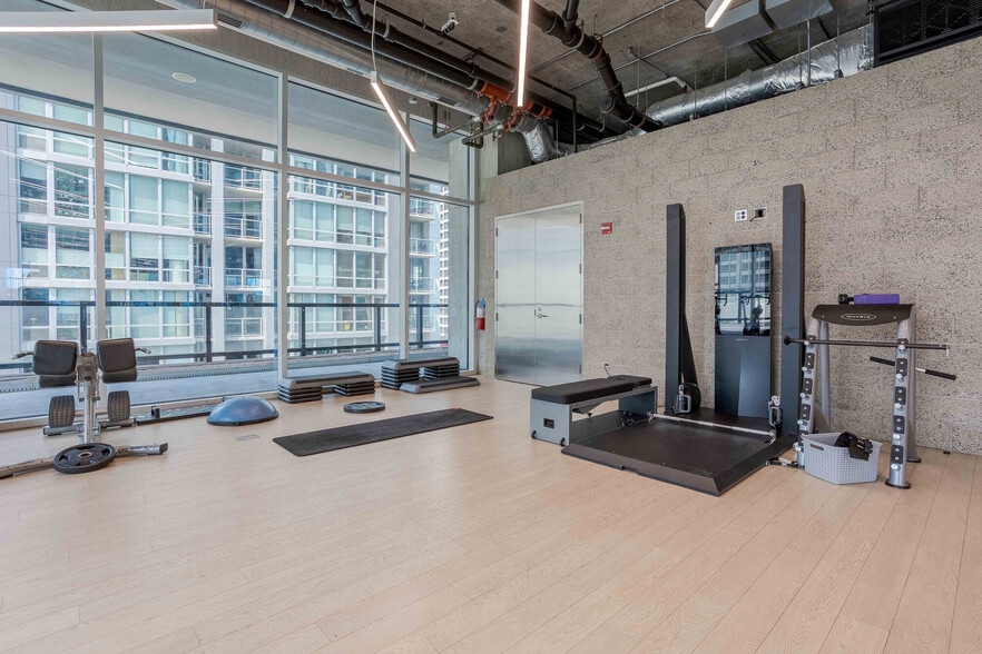 More Photos Of 200 E Illinois St, Chicago Apartments For Sale