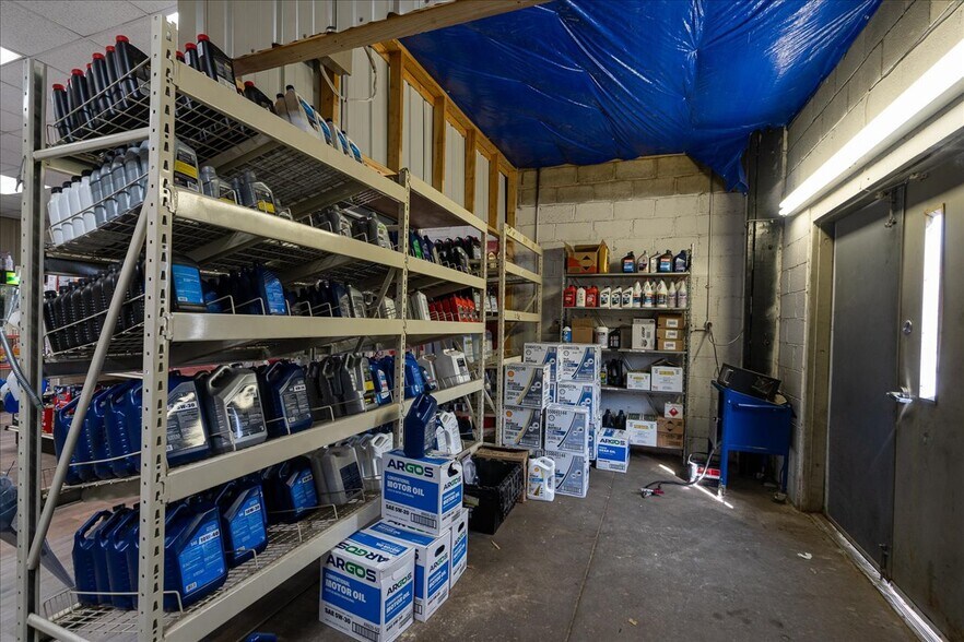 More Photos Of 317 General Daniel Ave N, Danielsville General Retail For Sale